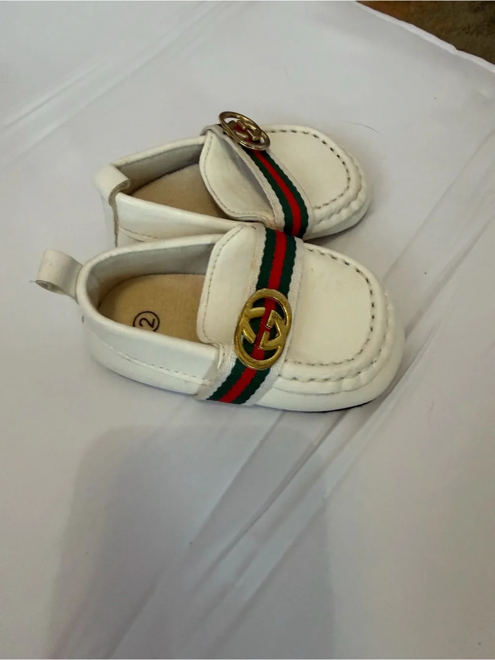 Gucci White Kids Moccasins with Green-Red Web and Gold Emblem